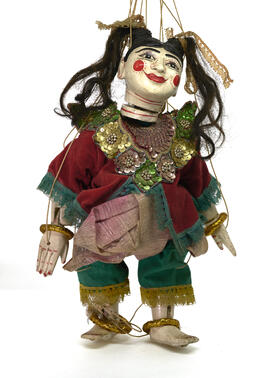 Marioneta de niña birmana