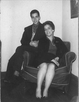 Raúl Zurita junto a su madre